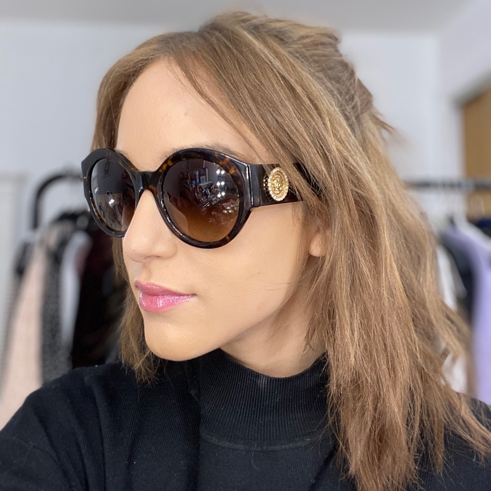 GORGEOUS! BRAND NEW Versace Emblem Sunglasses